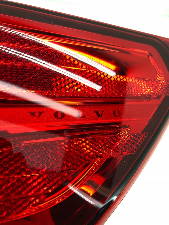 фото №12, Volvo xc40 права лампа зад led 31446791