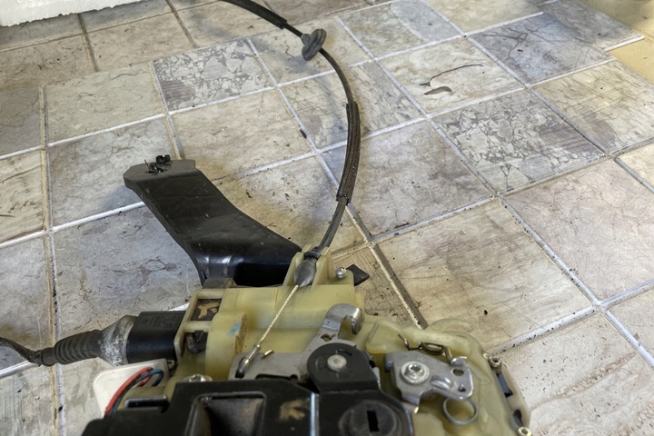 фото №13, Замок задніх правих двері skoda superb i 3u4 3u5839 2.5l дизель 120kw