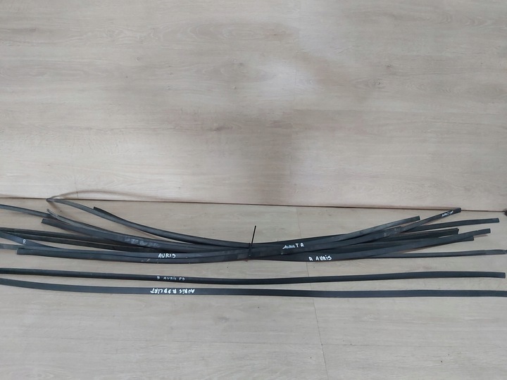 фото №1, Toyota auris i планка крышная прокладка крыша правая