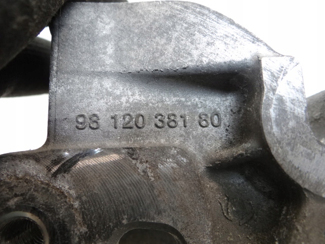 фото №5, Citroen c3 iii 1.2 vti крепление лапи генератора 9812038180