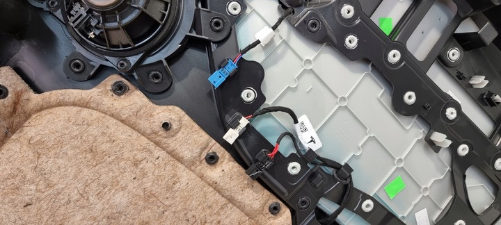 фото №15, Боковина оббивка двері лівий зад tesla модель y