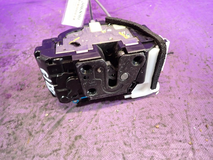 фото №4, Hyundai i20 i 12- рестайлинг fl 3d замок перед правые 81320-1j230 813201j230 4 pin