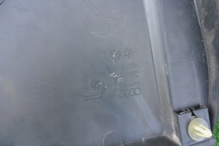 фото №8, Подкапотное пространство жёлоб оригинал audi q7 4l европа