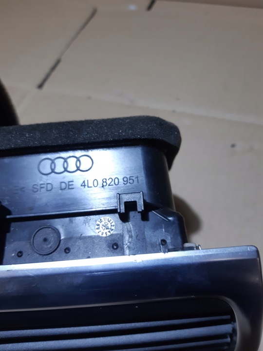фото №5, Audi q7 4l середня решітка повітропровід 4l0820951