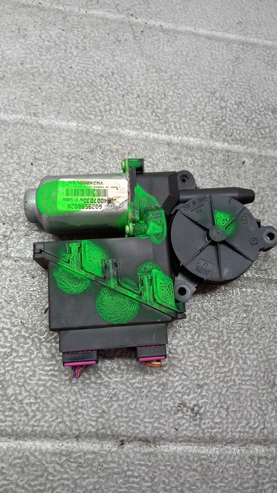 фото №1, Моторчик левый перед vw polo 1.2b 03r