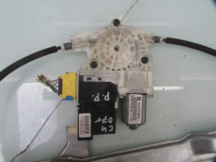фото №7, Citroen c4 i 09r склопідйомник правий перед передній двигунчик 9681574880