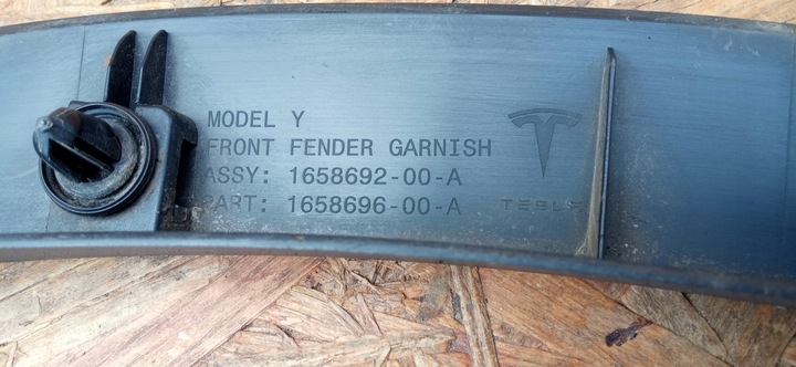 фото №15, Tesla модель y 20- накладка планка крила праві перед 1658696-00-a