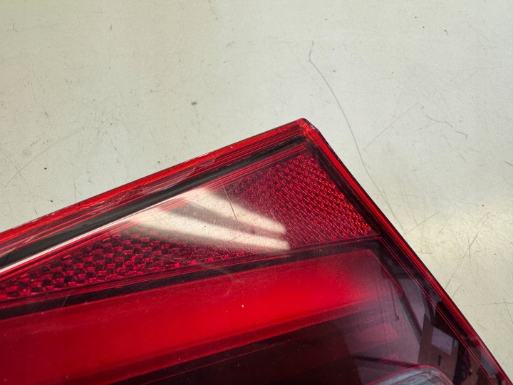 фото №6, Audi a3 8v фара левое зад w крышка багажника 8v4945093a
