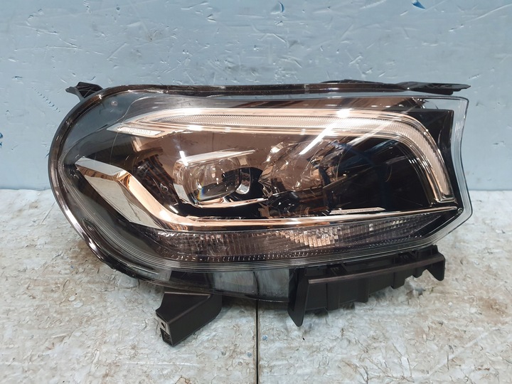 фото №1, Лампа mercedes x-klasa повний led права перед нова