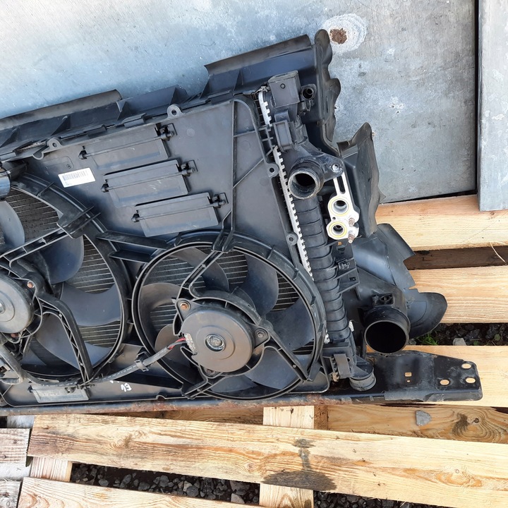 фото №10, Range rover evoque 2.2 автомат pas переднє радіатор комплект