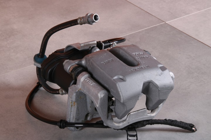 фото №6, Bmw g01 g30 g31 супорт гальмівний лівий задній зад 6870575 42/20/330 25 km !!!