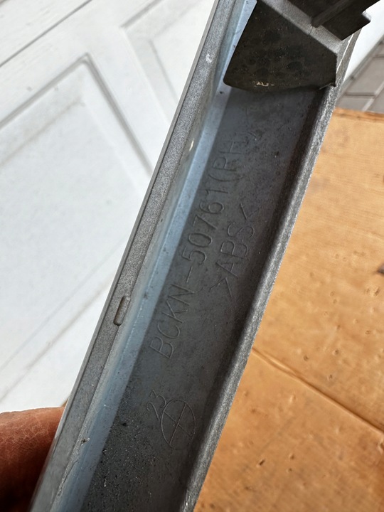 фото №9, Mazda 3 bp 2019- хром чорний праві dekor решітка дуже гарний розпилювач