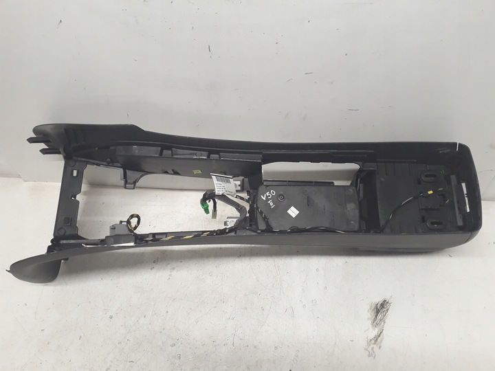 фото №11, Volvo v50 04-12 туннель средний бардачок подлокотник 8687408