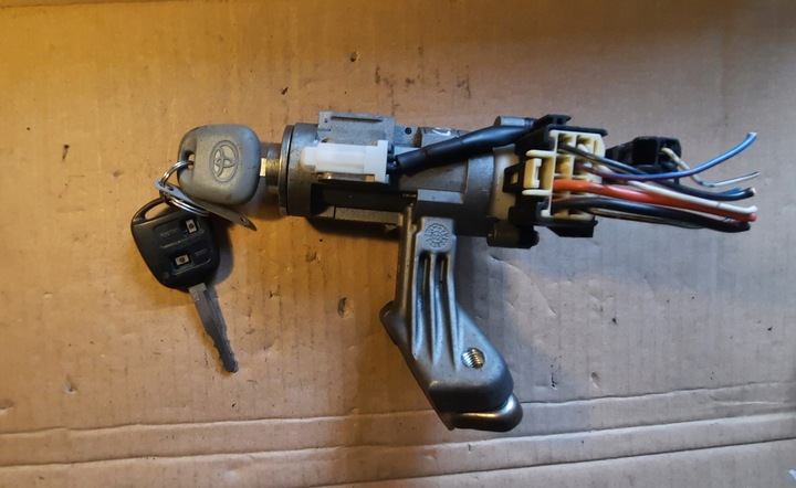 фото №1, Замок зажигания 2 ключ toyota corolla e12 45020-024