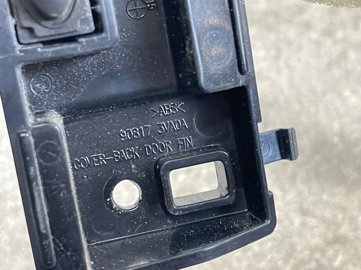 фото №7, Кнопка микровыключатель крышки багажника зад nissan note ii e12 12-16r keyless