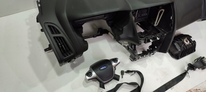 фото №5, Ford focus mk3 торпедо консоль подушка ремни