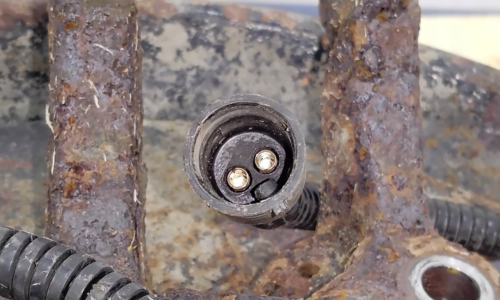 фото №7, Audi a8 d2 2.8 v6 193km поворотный кулак зад правая