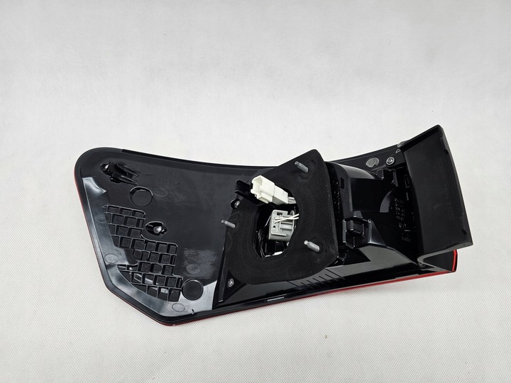 фото №8, Toyota avensis t27 lif t29 sedan лампа зад задняя правая led идеальная 05-43