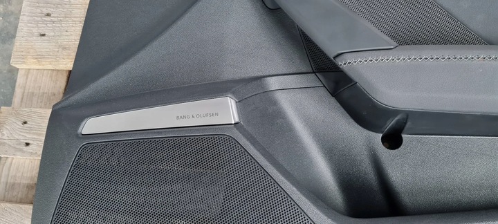 фото №12, S3 8y a3 боковина двері праві перед шкіра bang olufsen 8y0867104d