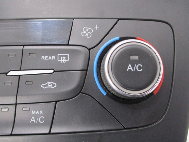 фото №13, Ford focus mk3 рестайлинг панель средний кондиционера