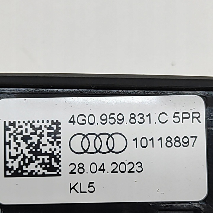 фото №7, Audi q4 sportback e-tron 2024 кнопка открывания крышки багажника