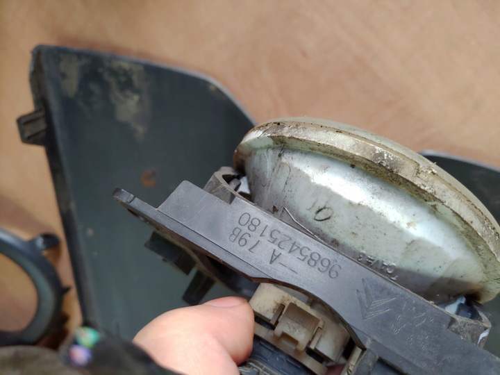 фото №14, Решётка хром + галоген правые перед peugeot 3008 i годы 2009-2012 9685098077