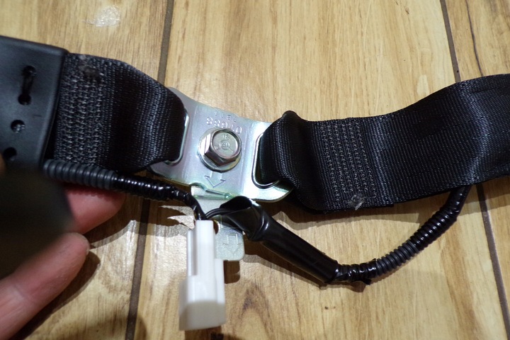 фото №5, Гніздо ременя безпеки зад toyota yaris iii