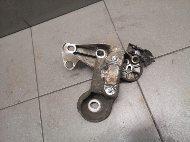 фото №5, Лапи двигуна права audi a4 b7 2.0 tdi 8e0199352f