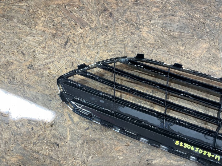 фото №8, Ford fiesta mk7 vii рестайлінг 12-17 решітка решітка радіатора решітка середня бампера перед