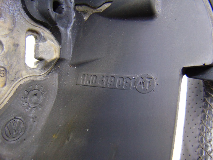 фото №12, Руль кожа срезанная vw golf v mk5 gti 1k0419091at