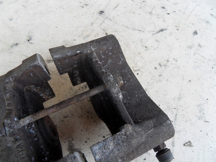 фото №3, Citroen c5 i рестайлинг 04-08 2.0 hdi суппорт зад левый