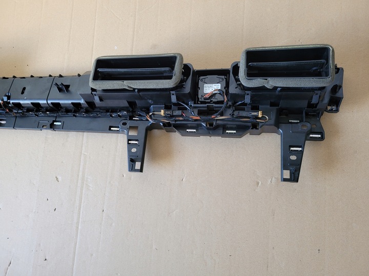 фото №7, Решітка повітропровід середня панелі консолі vw passat b8 3g1857083 3g1857416f