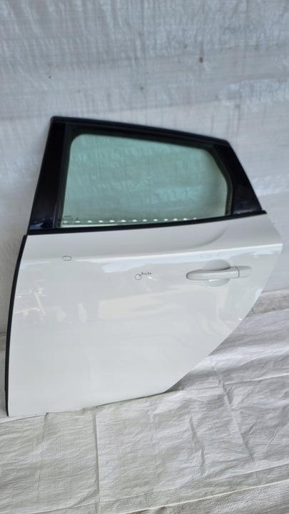 фото №11, Volvo v40 ii дверь левая зад задние комплектные