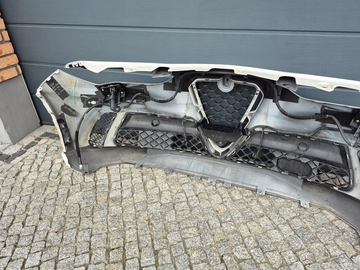 фото №9, Stelvio qv квадрифоліо бампер переднє комплектний pdc