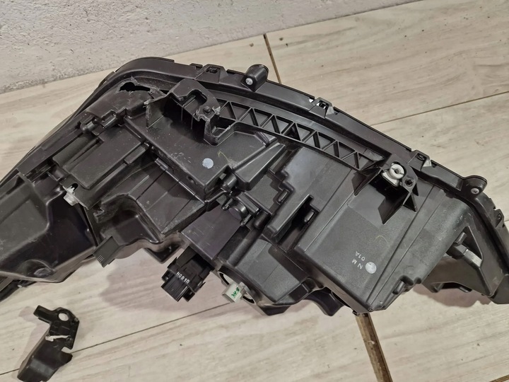 фото №12, Toyota corolla cross фара правий 81110-16840przednie