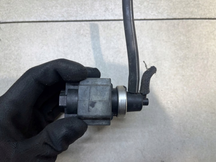 фото №6, Клапан тиску audi a4 b6 1.9 tdi 059906629a