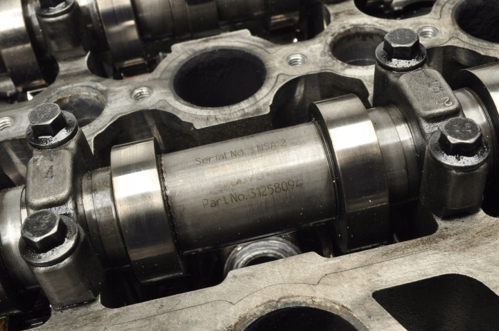 фото №6, Volvo v60 s60 xc60 v70 s80 v40 2.0 d3 d4 2.4 d5 d6 головка 30777365-013