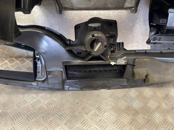 фото №14, Торпедо консоль bmw 5 e60 e61 head-up подстаканник европа