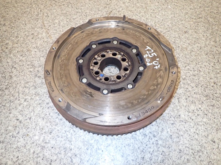 фото №1, Toyota avensis t25 06-08 d4d колесо двомасовий маховик з двома масами