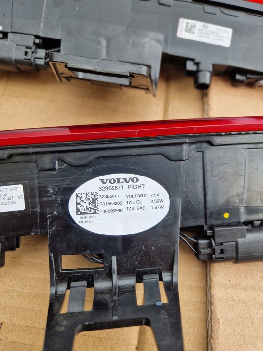 фото №10, Лампы зад задние комплект volvo c40 европа