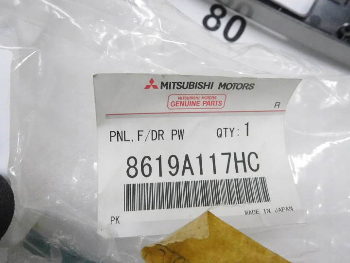 фото №7, Рамка защита переключателей левые перед mitsubishi pajero montero 8619a117hc