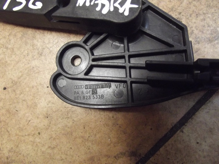 фото №5, Audi a4 b6 1.8t 03' тримач ручка відкривання капота 8e1823533b