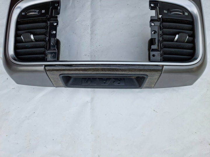 фото №9, Dodge ram 1500 longhorn limited рестайлинг 3.0 дизель рамка консоли средняя 15r