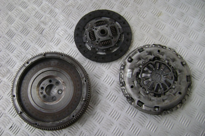 фото №1, Vw golf vii 1.6 tdi - комплектні зчеплення