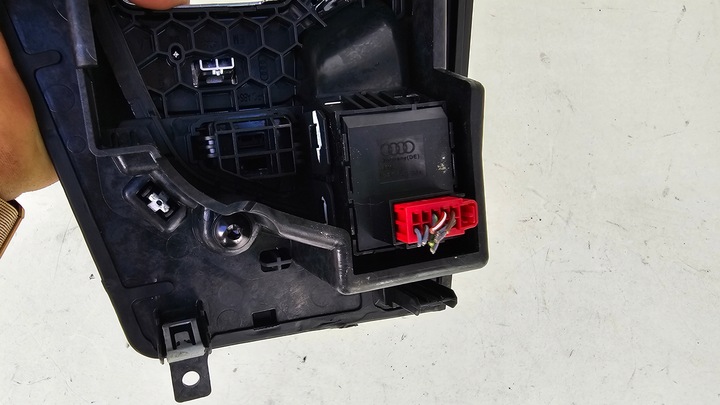 фото №10, Audi a4 b9 рамка панель середній mmi гальмо 8w1864261c eu