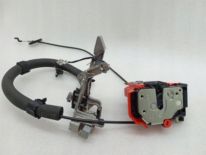 фото №8, Ferrari 458 f142 spider door lock 83679800 rhd left