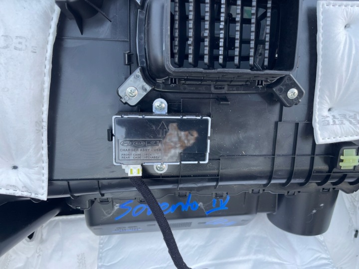фото №14, Kia sorento iv 7 человек карта багажника левая 85730-p2200 правое 85740-p2200