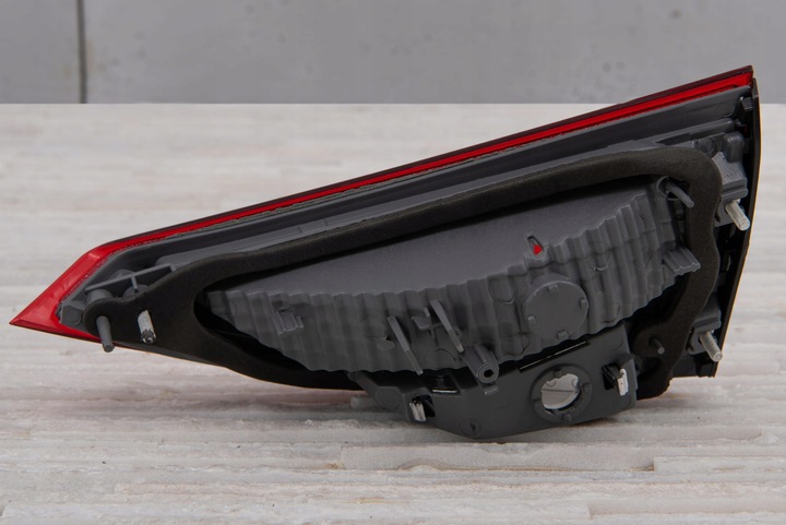 фото №10, Hyundai elantra v md 2010-2013 лампа крышки задней левая 924033x010