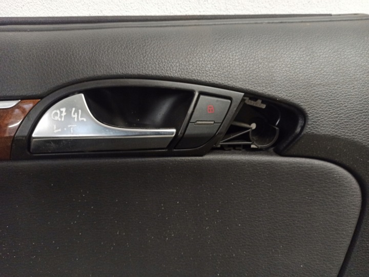фото №5, Audi q7 4l bose дверна карта (обшивка) права зад 4l0861334