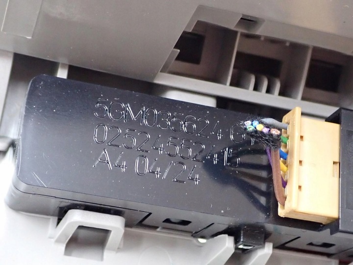 фото №7, Лампа інтер'єру кабіни бардачок 5gm035624g 657868837b skoda kamiq 24r